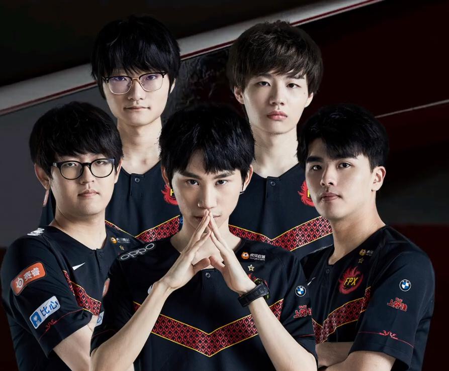 重返赛场引发热议！，梅西在FPX比赛中比赛局势复杂赢得满堂喝彩