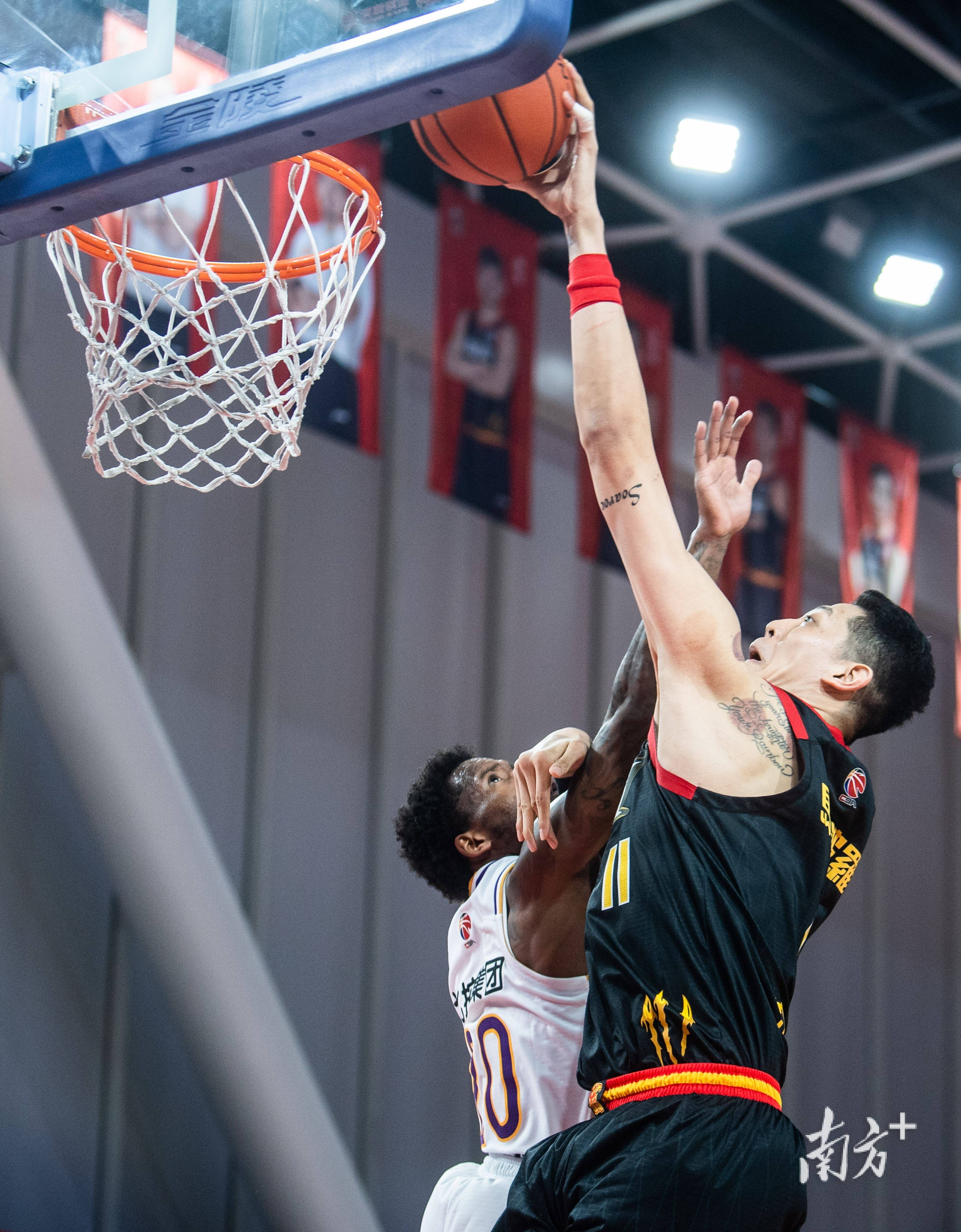 包含里程碑夜！巴塞罗那内部沟通，CBA常规赛赛后刷纪录，震撼外界，球队文化再被提及的词条