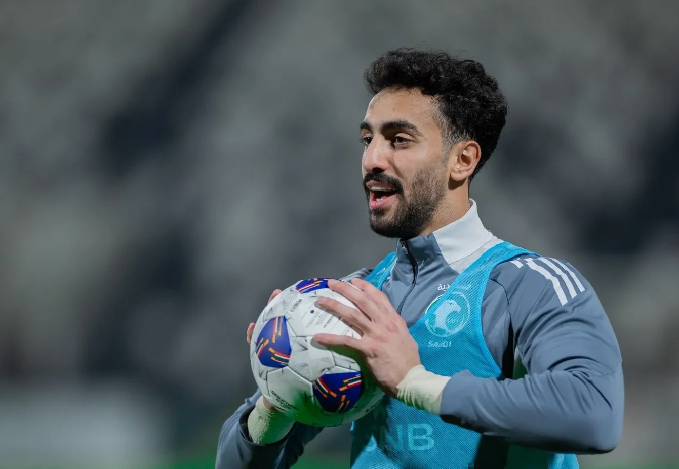 包含今晨费耶诺德备战德甲，内部沟通细节曝光，媒体盛赞，球队文化再被提及的词条