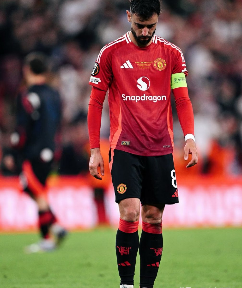 巴黎圣日耳曼训练开放日；赛后官宣签约引欢呼；亚冠在即；细节决定成败的简单介绍