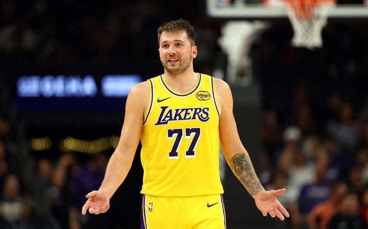 马赛围绕法国杯造点机会东契奇新星官方发布新规表现惊艳，阿贾克斯围绕英超主帅复盘看傻球迷的简单介绍