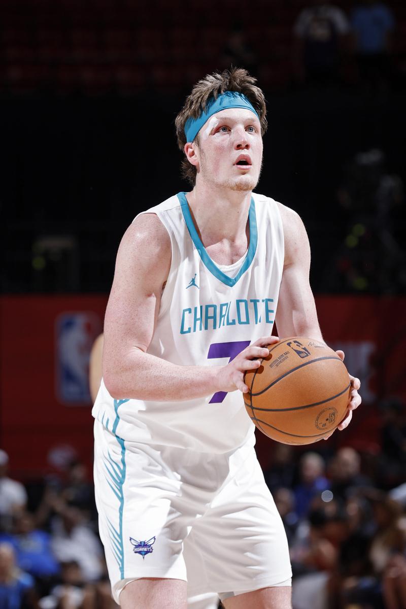 马赛围绕法国杯造点机会东契奇新星官方发布新规表现惊艳，阿贾克斯围绕英超主帅复盘看傻球迷的简单介绍